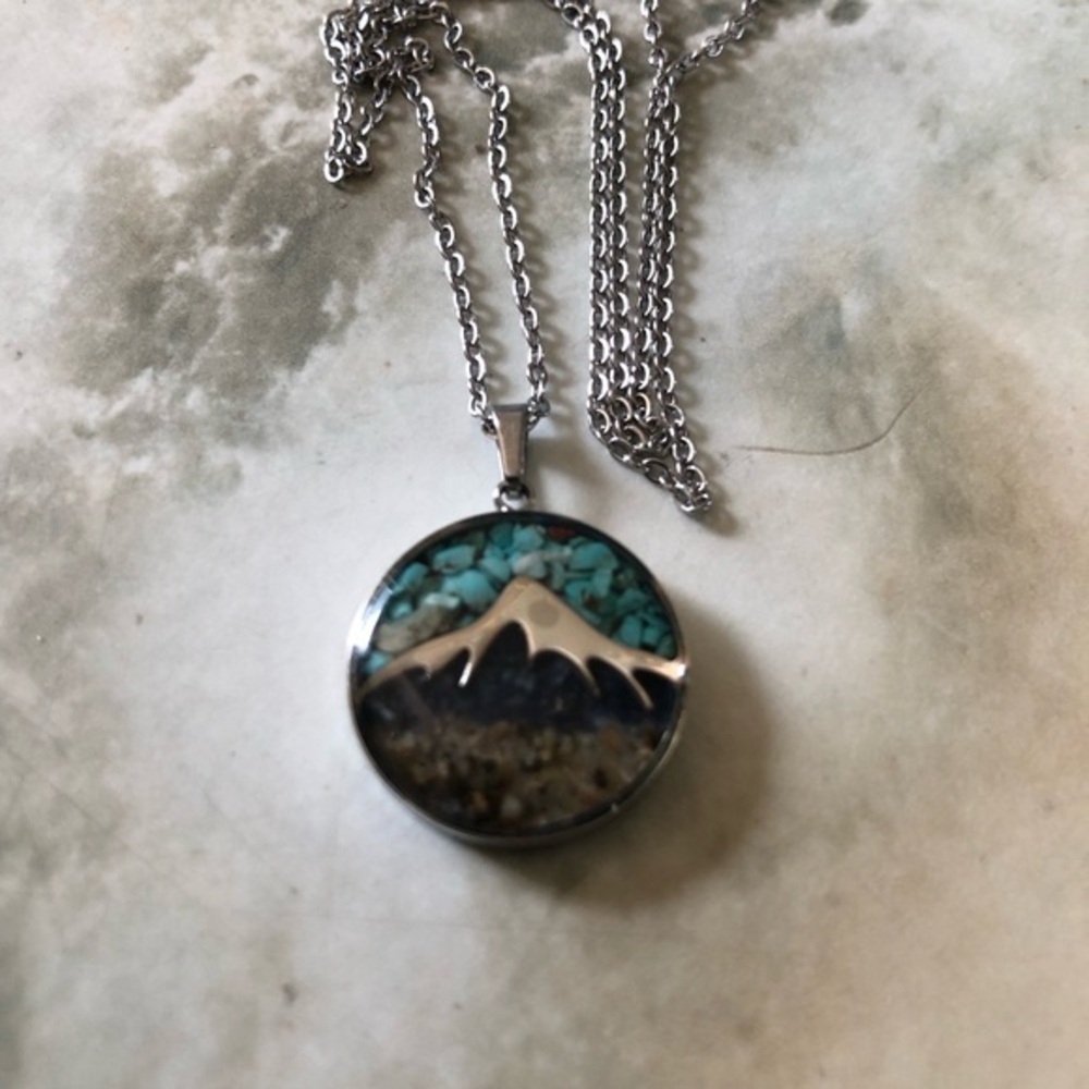Lauren Spencer necklace‎